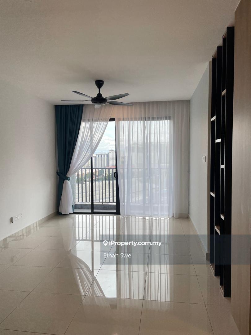1173sf, Strategic Loc Walk Distance to Lrt, Next to Commercial Hotspot