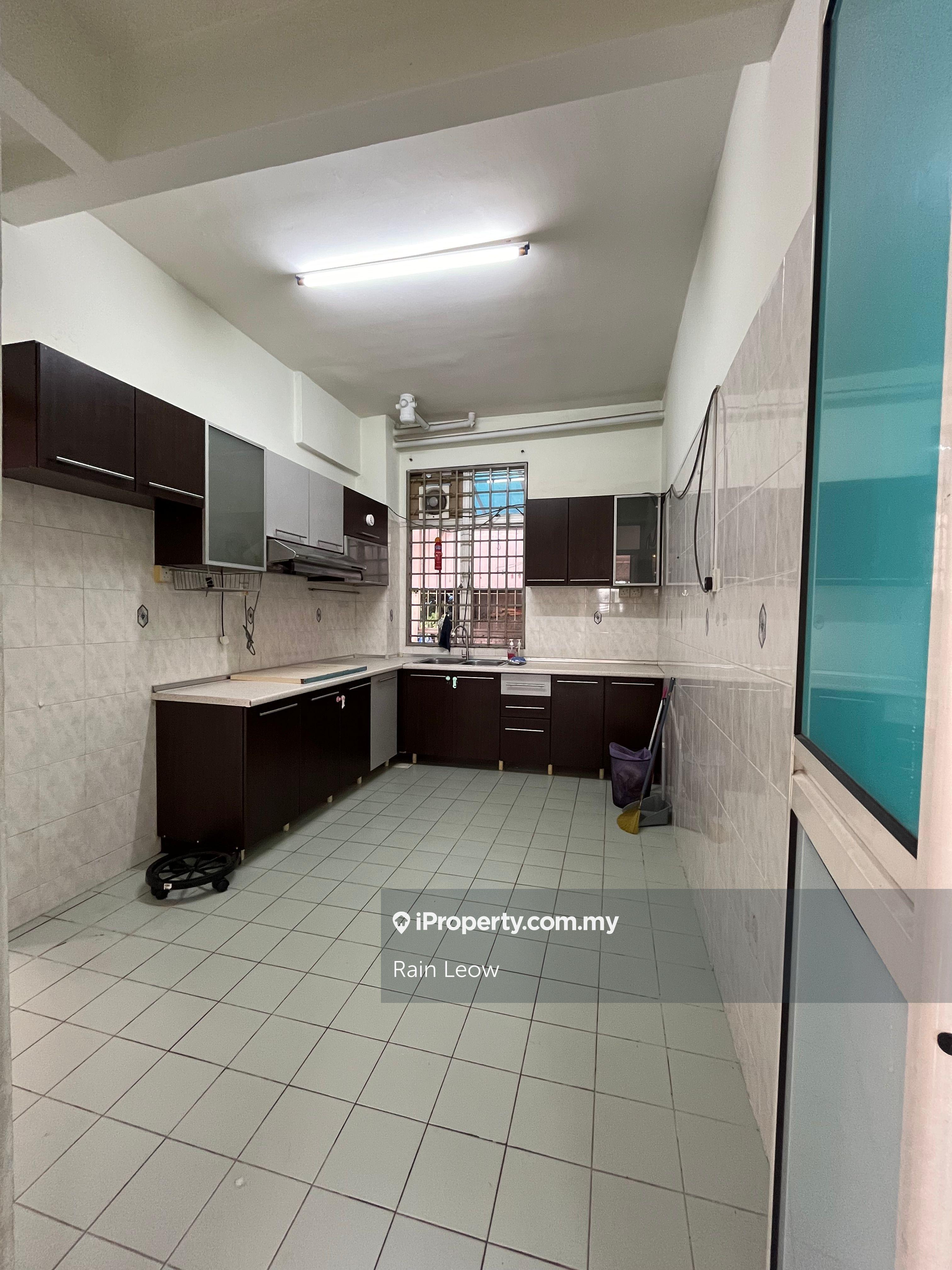 Townhouse At Taman Lagenda Mas, Cheras For Sale!