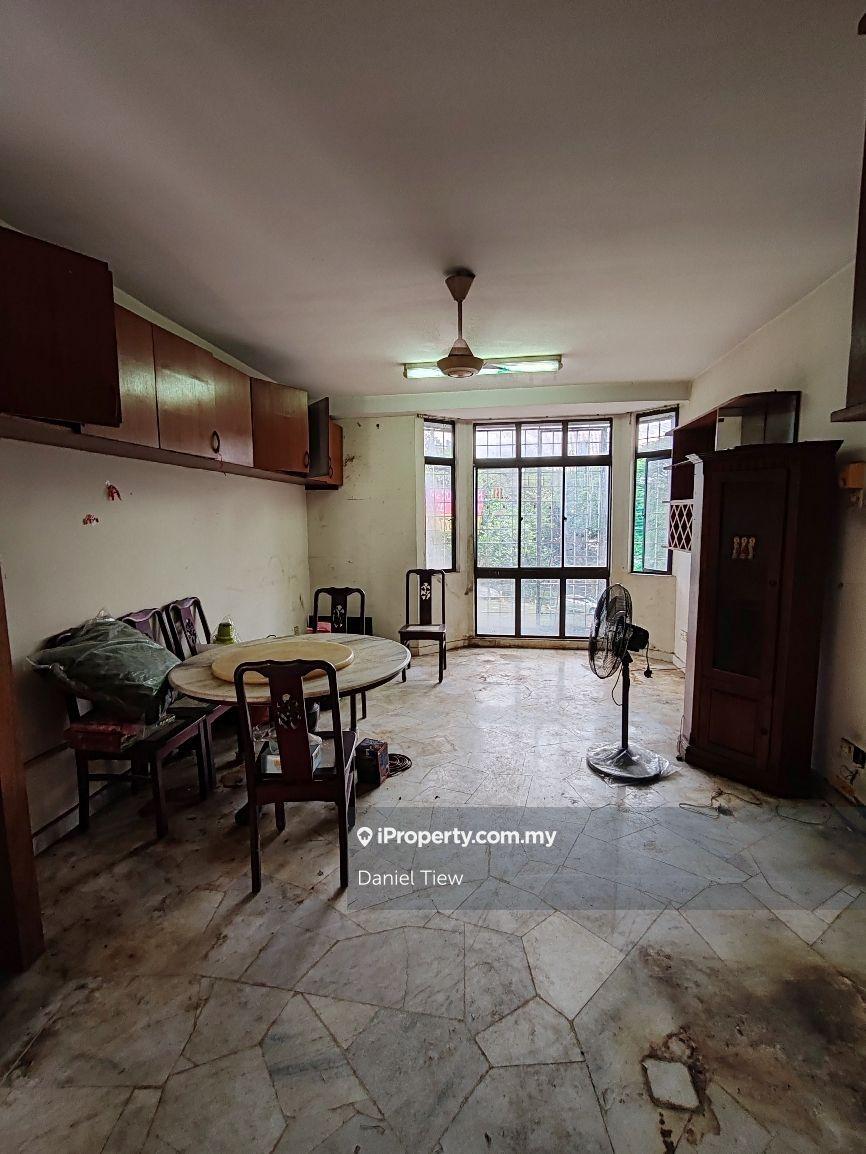 Sri Sinar low floor apartment for sell below market value