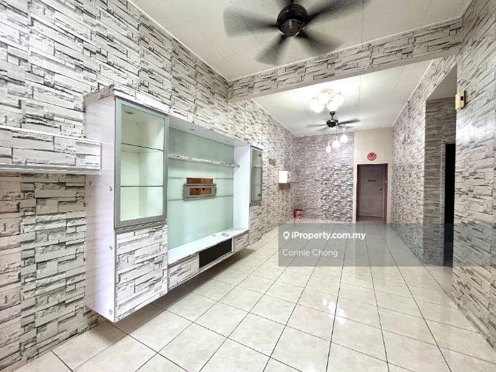 Renovated extended ready move in condition