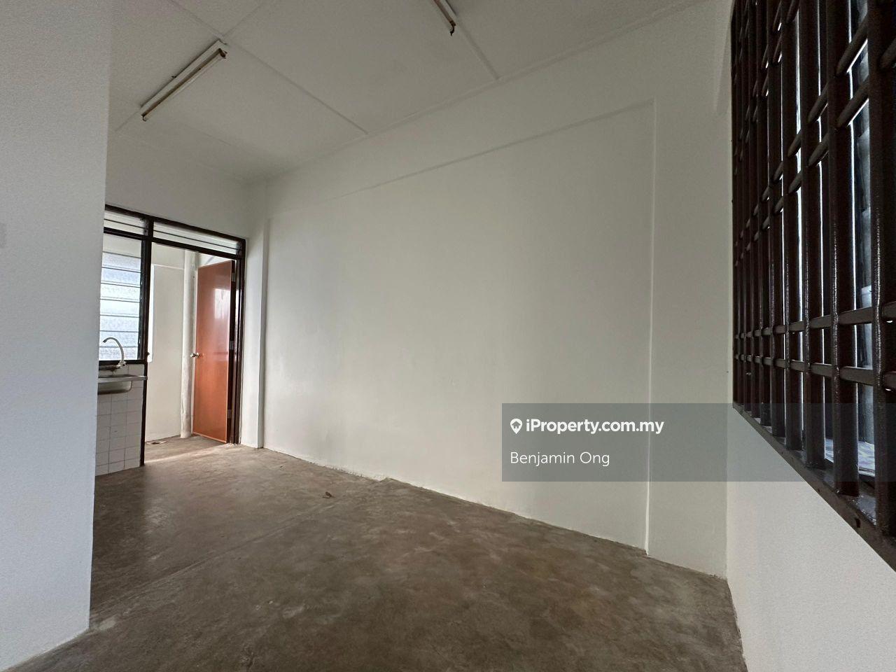Taman Molek Low Cost Flat For Sale