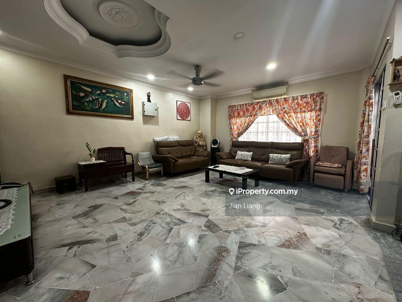 Fully Extended Move In Condition USJ 4 House For Sale!
