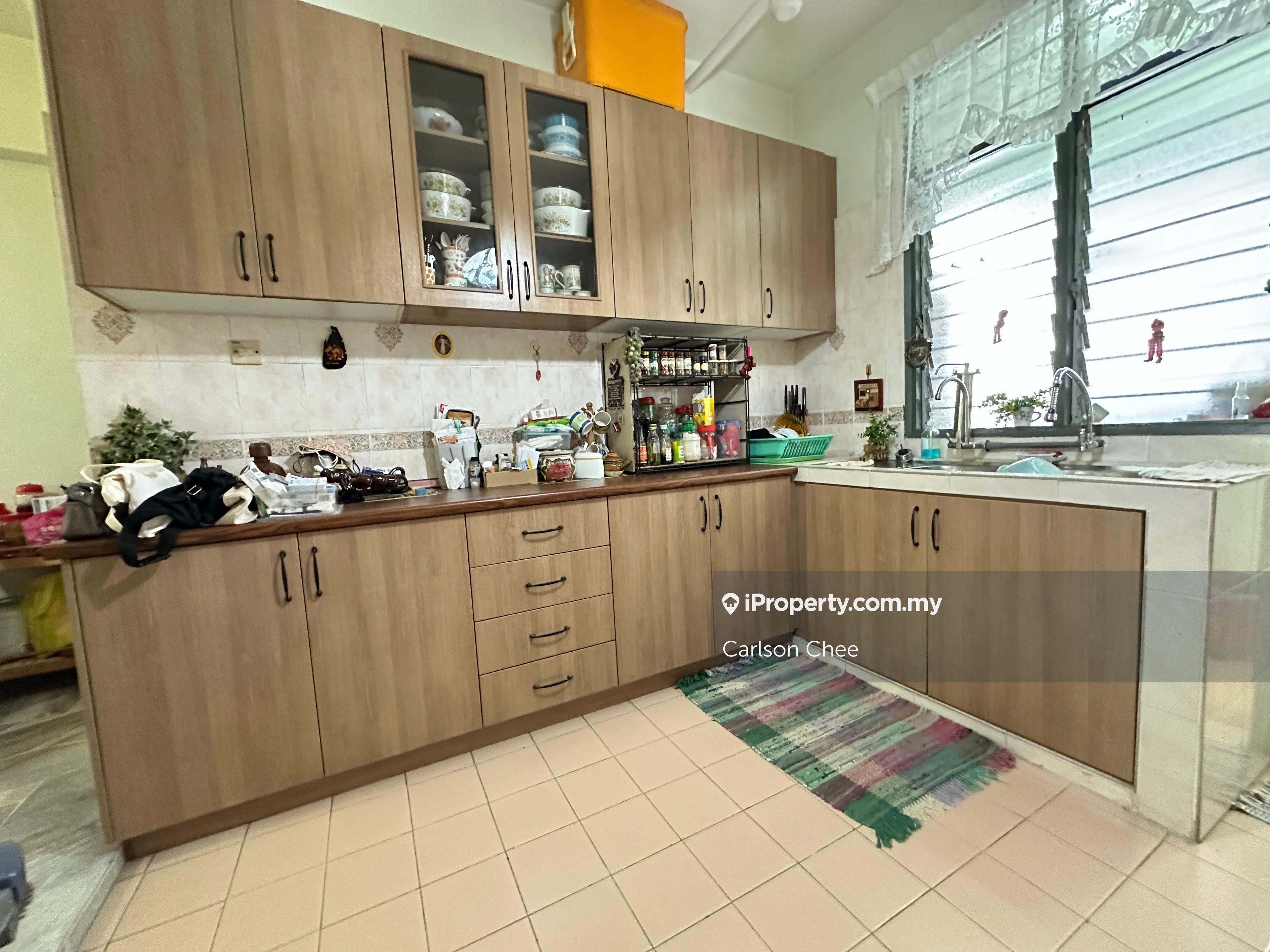 1060 Sqft,  Very well kept, move in condition, Partial furnished