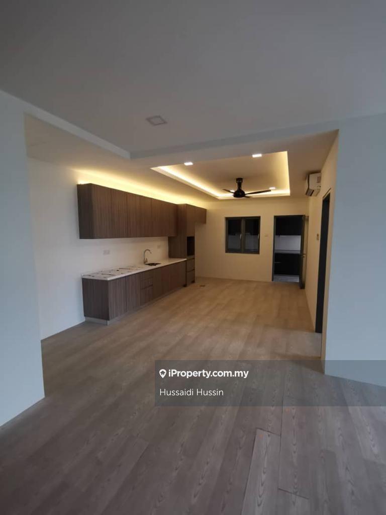 3 Bedroom Partially Furnished Lakefront Residences, Cyberjaya