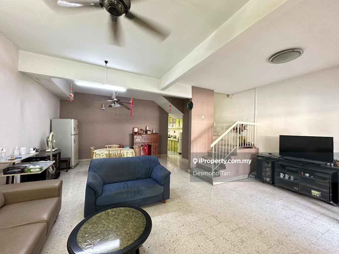 Flat Living Area & Well-Maintained House 