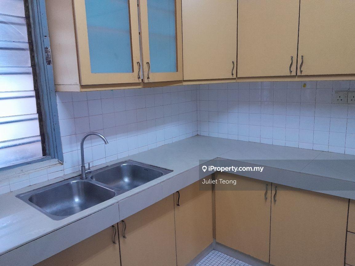Faber Ria condo sitting on jalan Desa Utama.