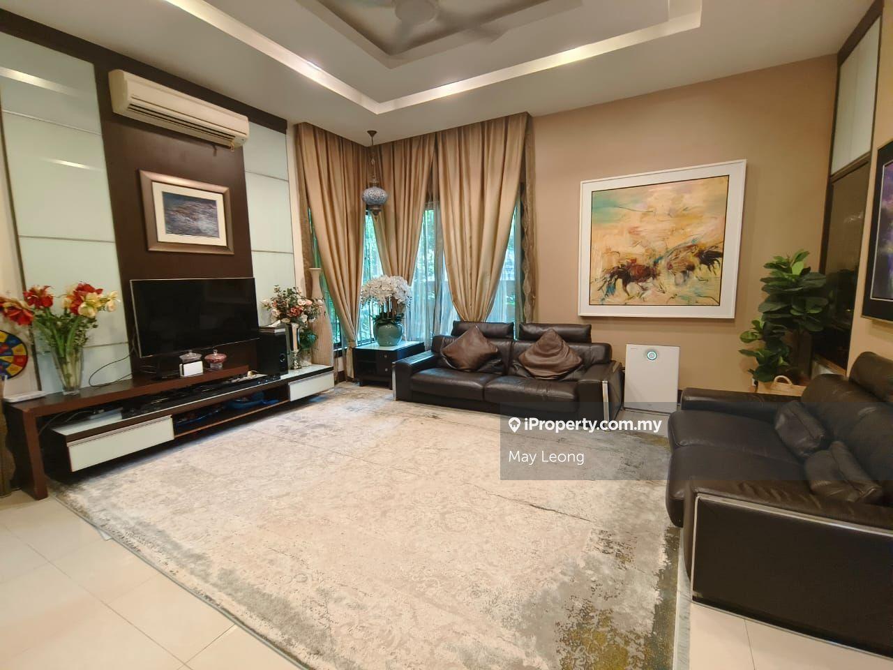 Renovated, Private and quiet location unit, Huge car porch