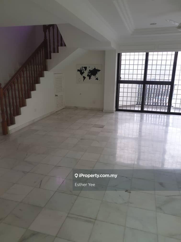 Below Market - Duplex Penthouse - Renovated - 2099 sqft - 5r4b