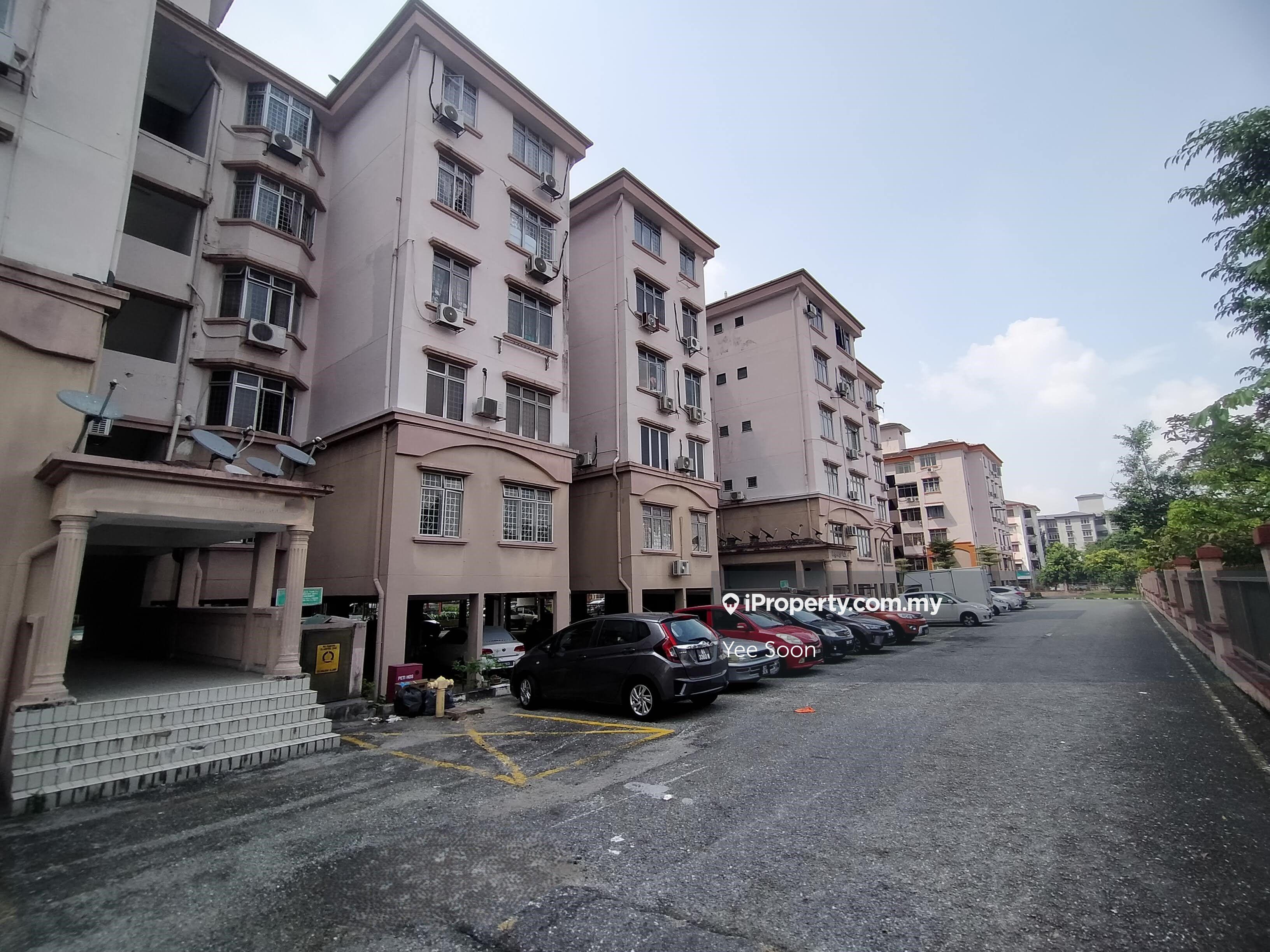 Goodyear Court 8 Renovated Low Floor Near LRT for Rent!
