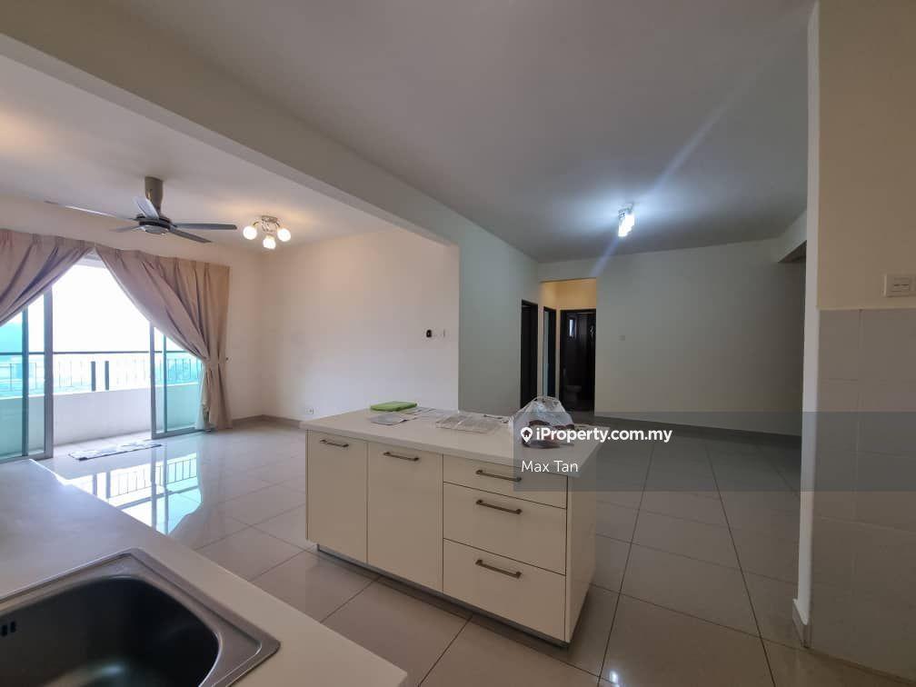 Block E Semi Furnished Unit for Sale (2 Car Parks) - Below Market