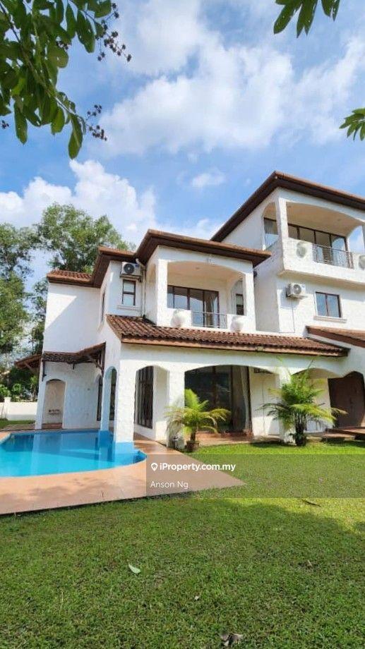 3 Storey Bungalow with pool