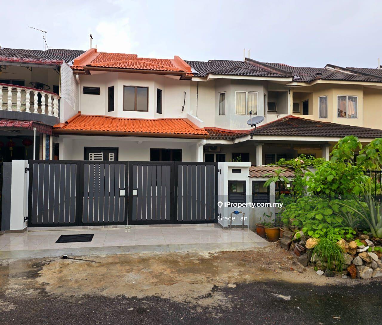 Park-Facing ,Newly Renovated , Move-In Ready 2-Storey  Puchong Utama!