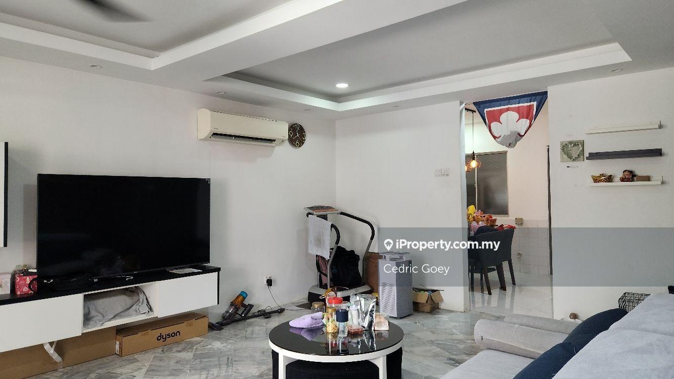 Exclusive Pandan Glades: Secure, Private & Convenient Living