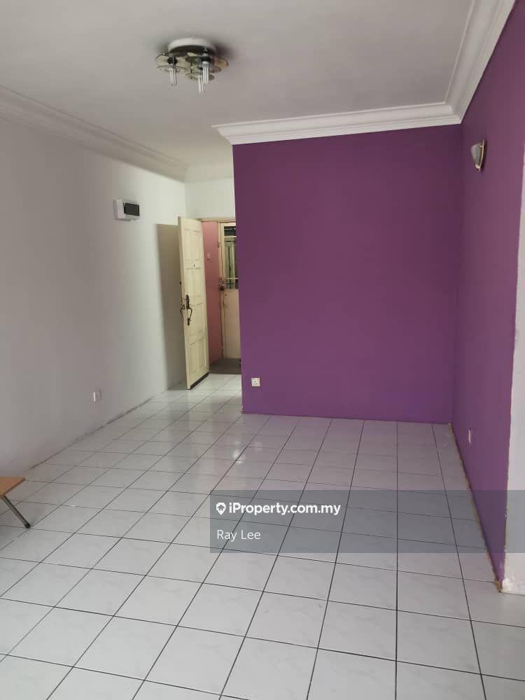 1st floor unit with lift, good location
