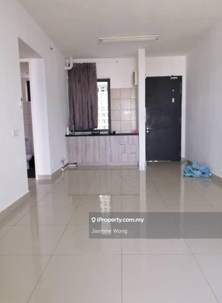 Univ 360 serdang for sell nearby upm college mrt station 