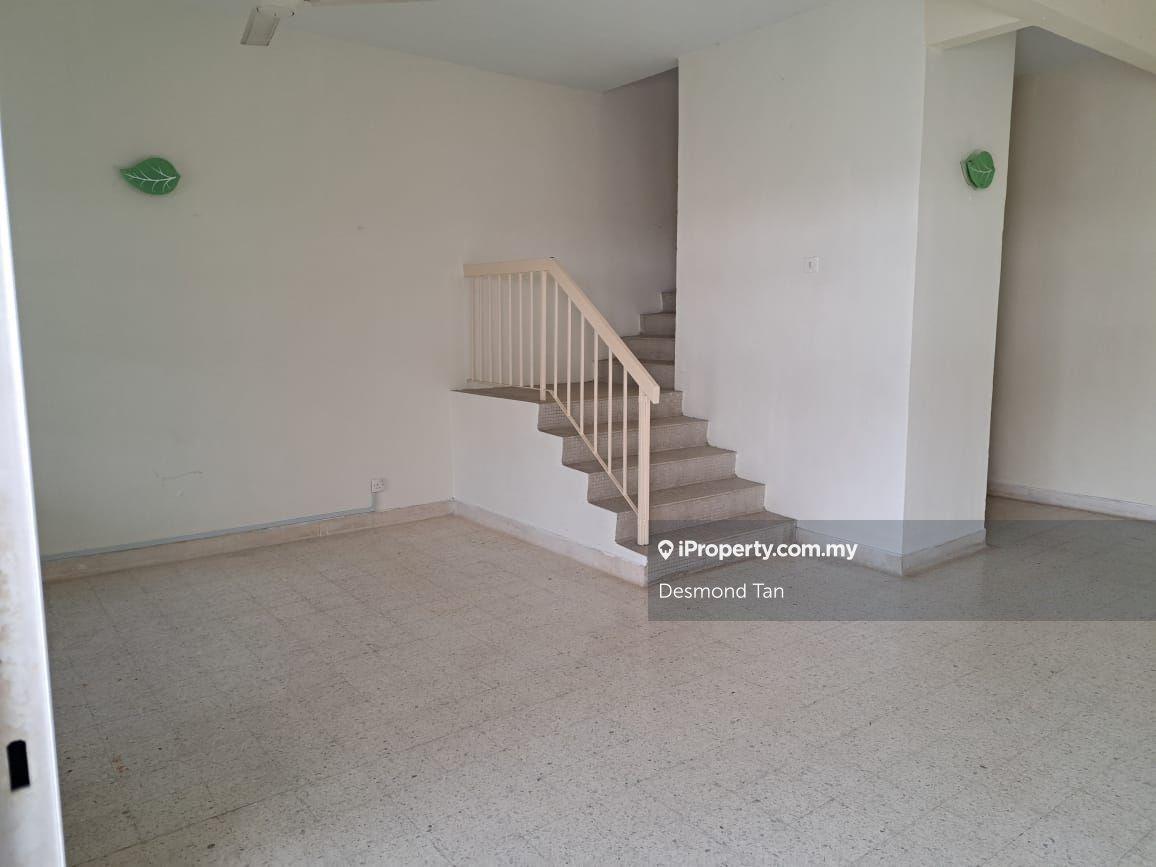 Flat Level No Split, Value Buy, Walking Distance to LRT Amenities