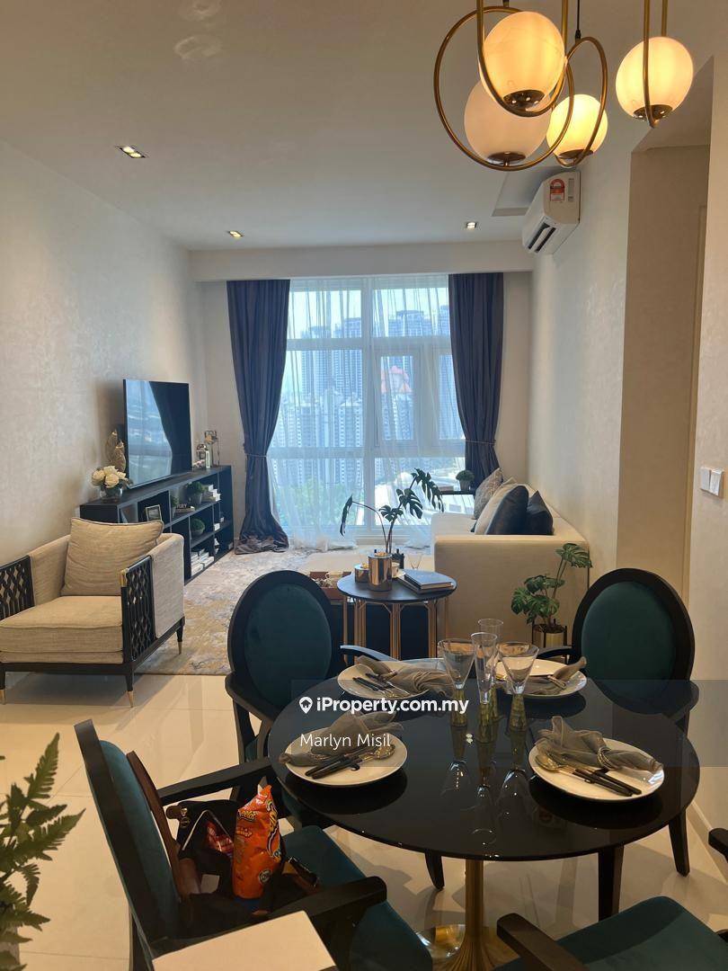 Newly Renovated Interior Design And Ready Move In