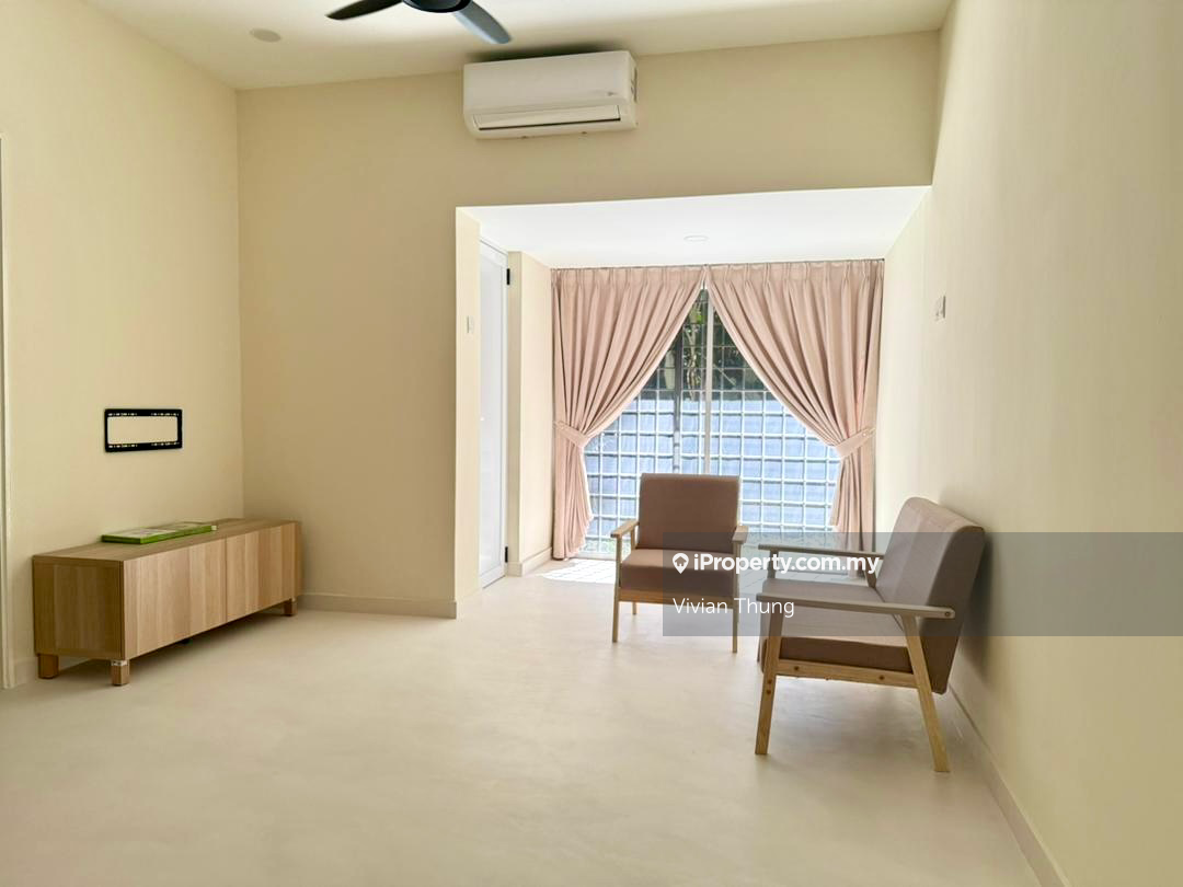 Tmn Desa Low rise New Refurbish Move in condition 
