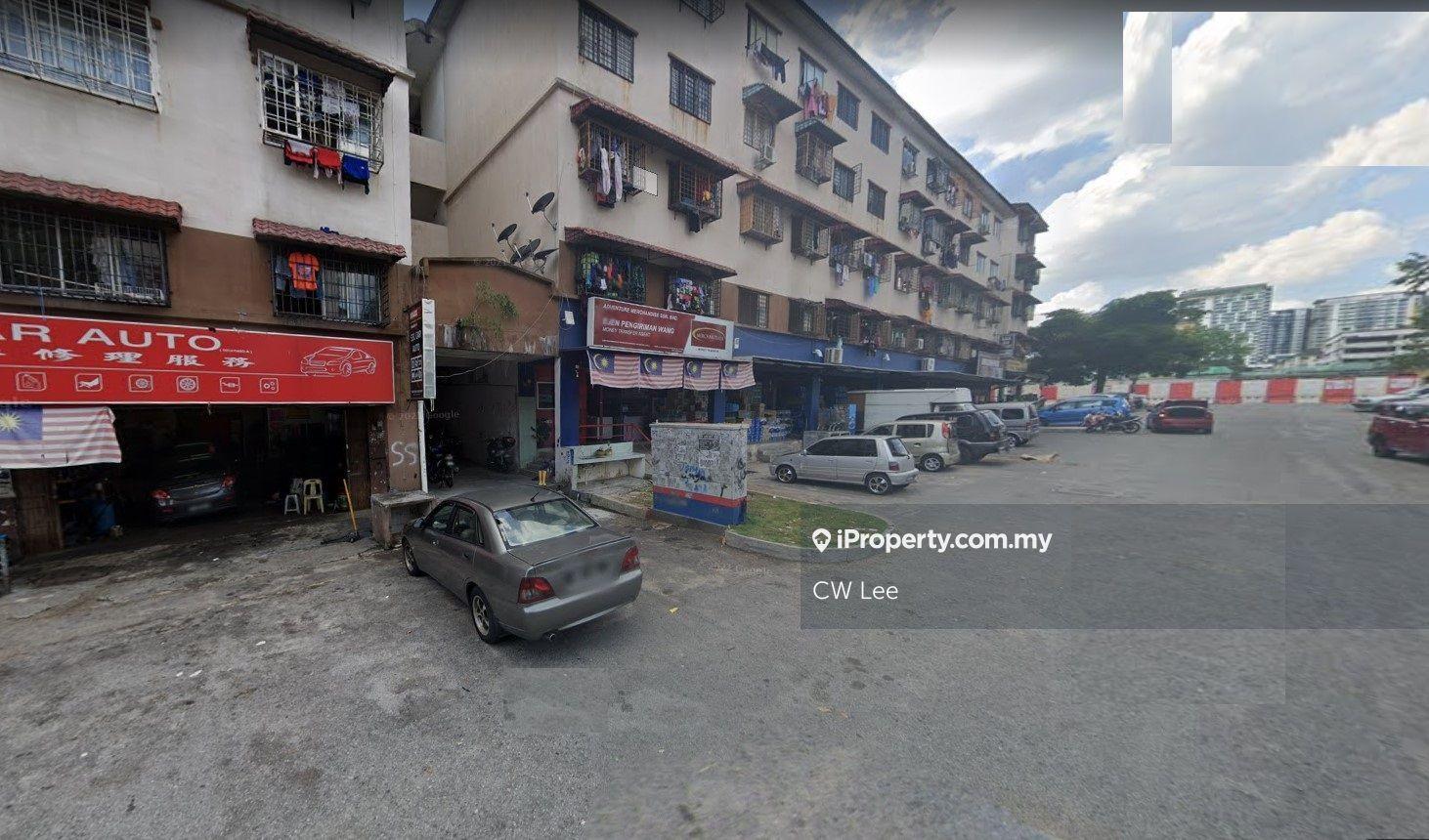 Seri Mas Flat (Near MRT Tmn Equine) for Sale MYR 800 per month Only!!