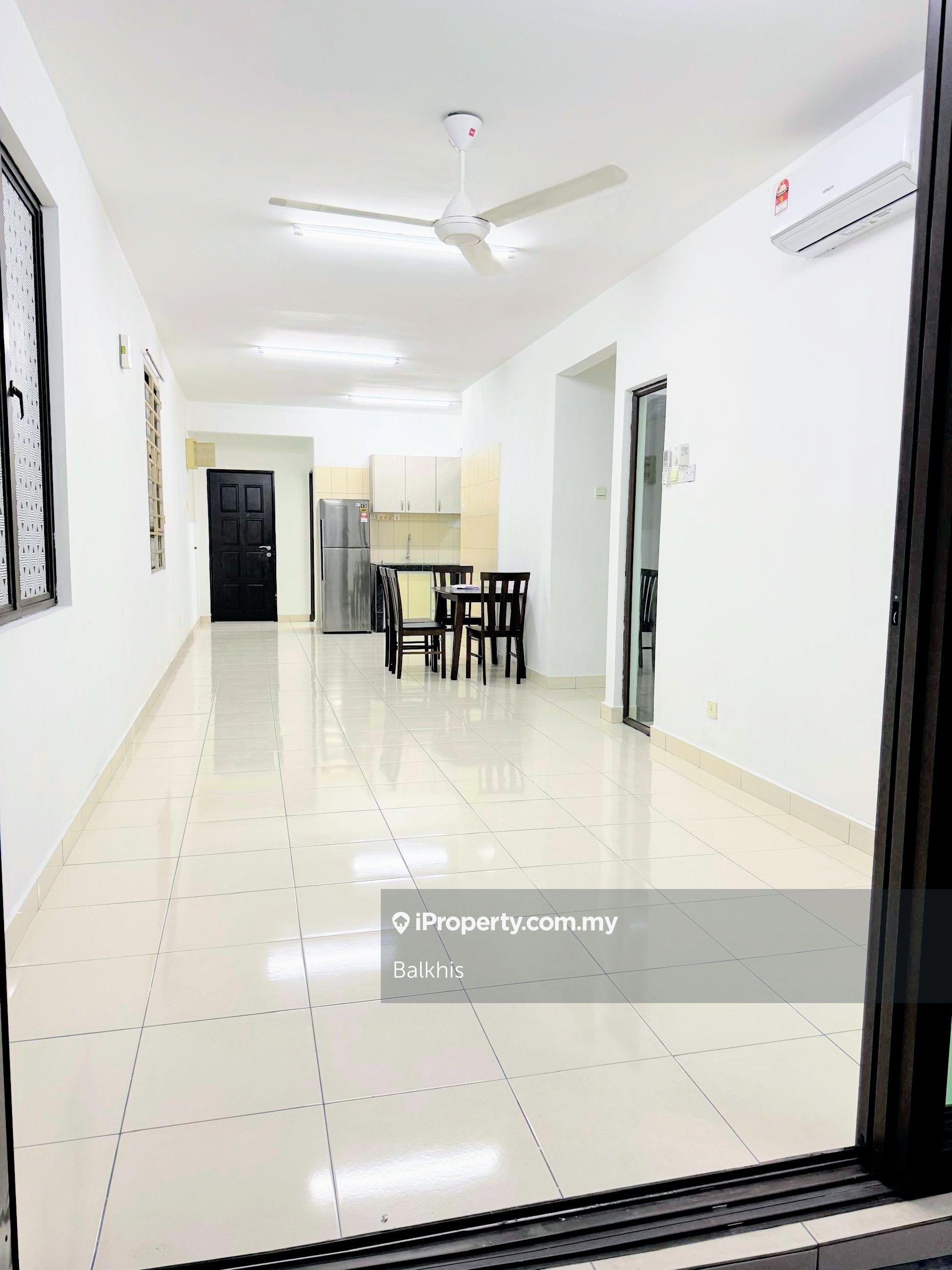 Available Now 3 Bedrooms with Fridge Indah Alam Condo Shah Alam