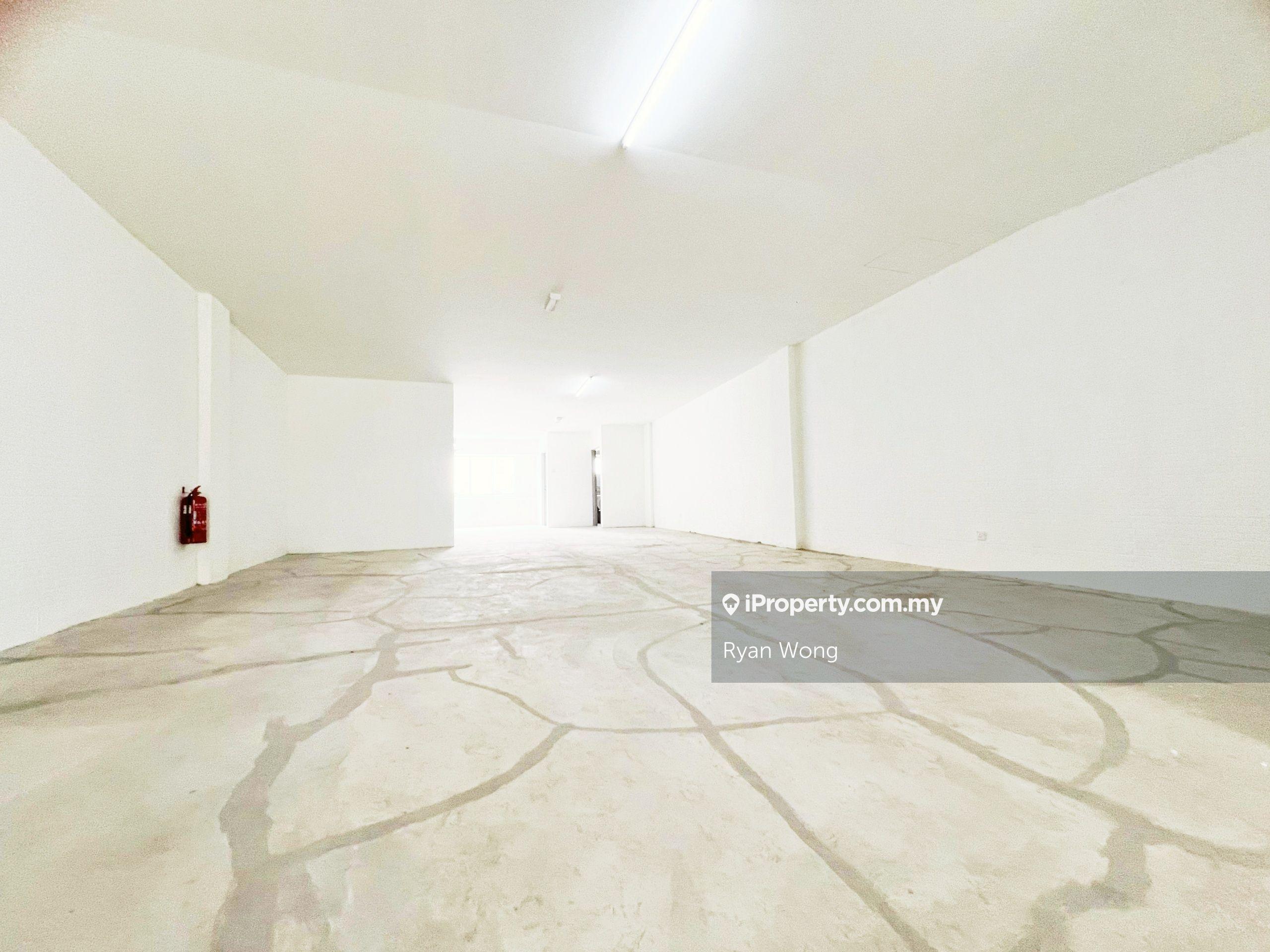 Bandar Sunway shop available for rent 