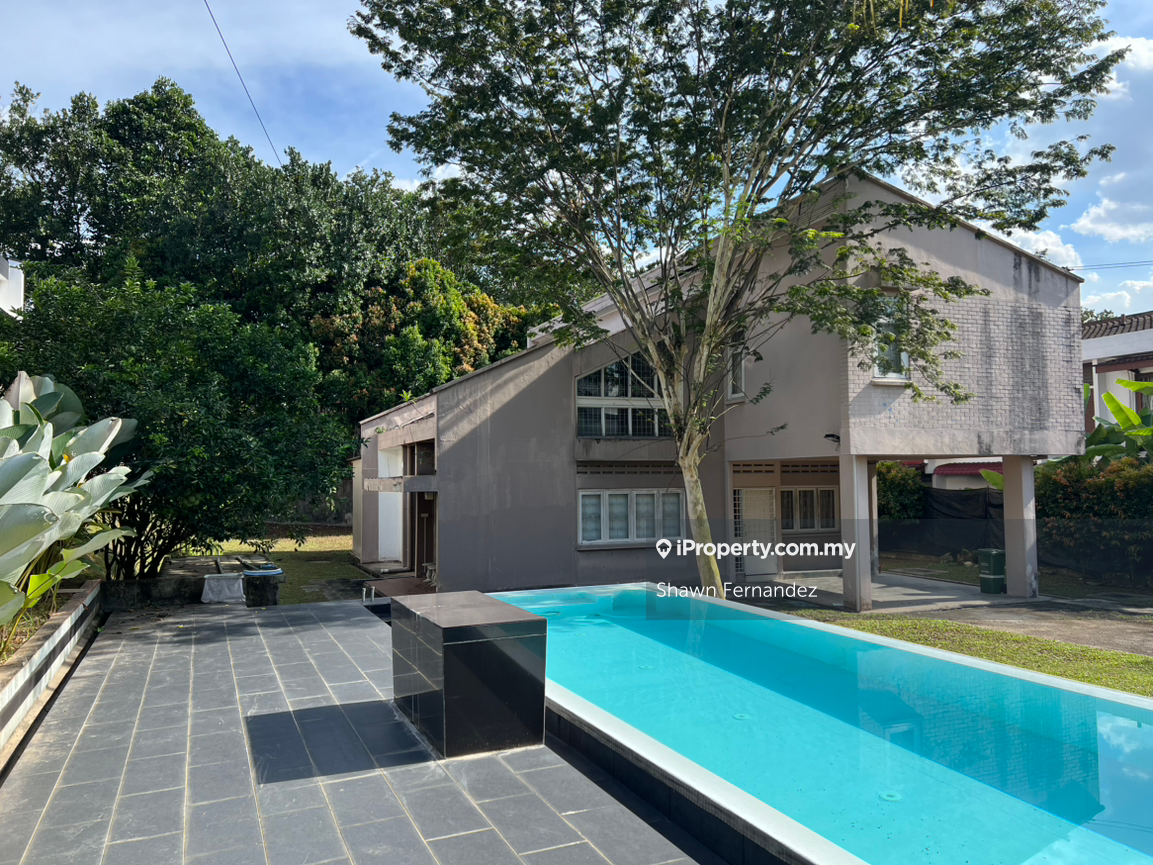 Bungalow with pool