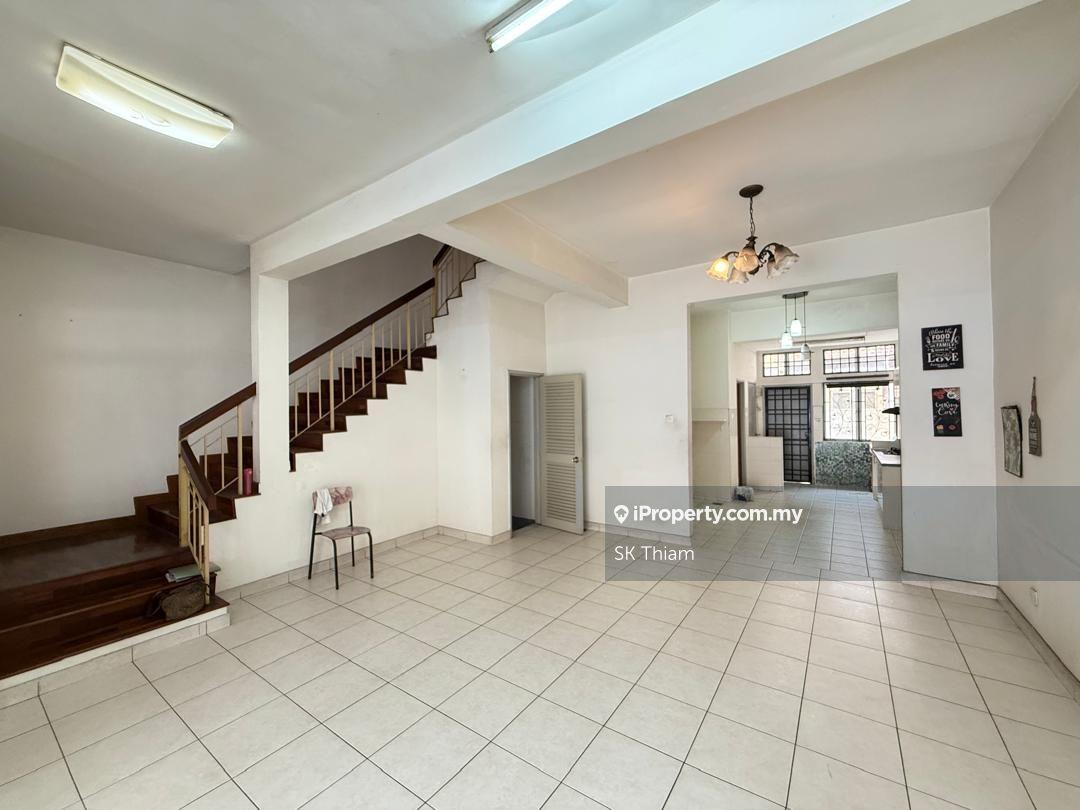 Spacious Superb Location 2 Storey Canal Garden Kota Kemuning