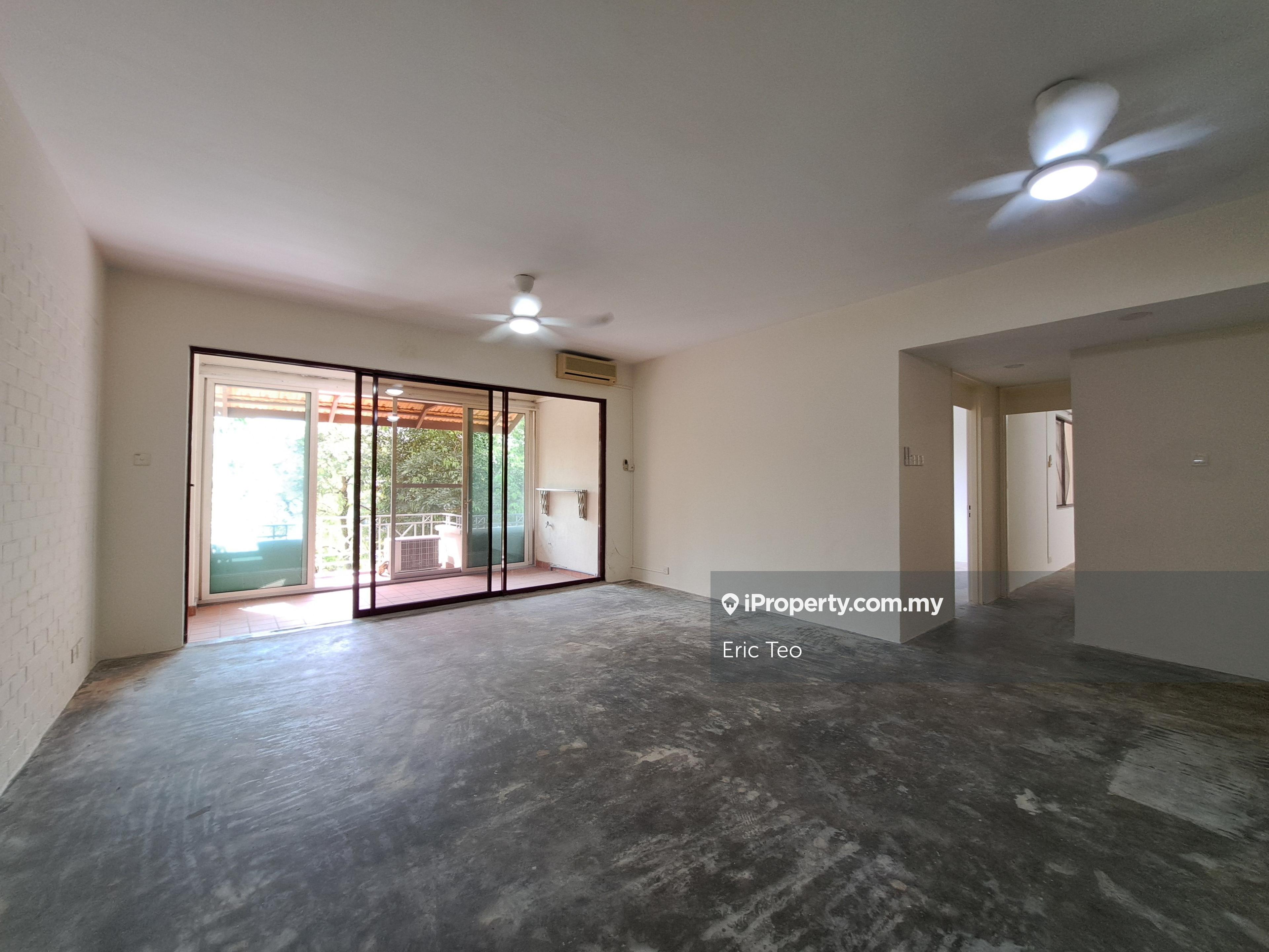 Classic Walk-up Low-rise apartment in Good Location Prime Address