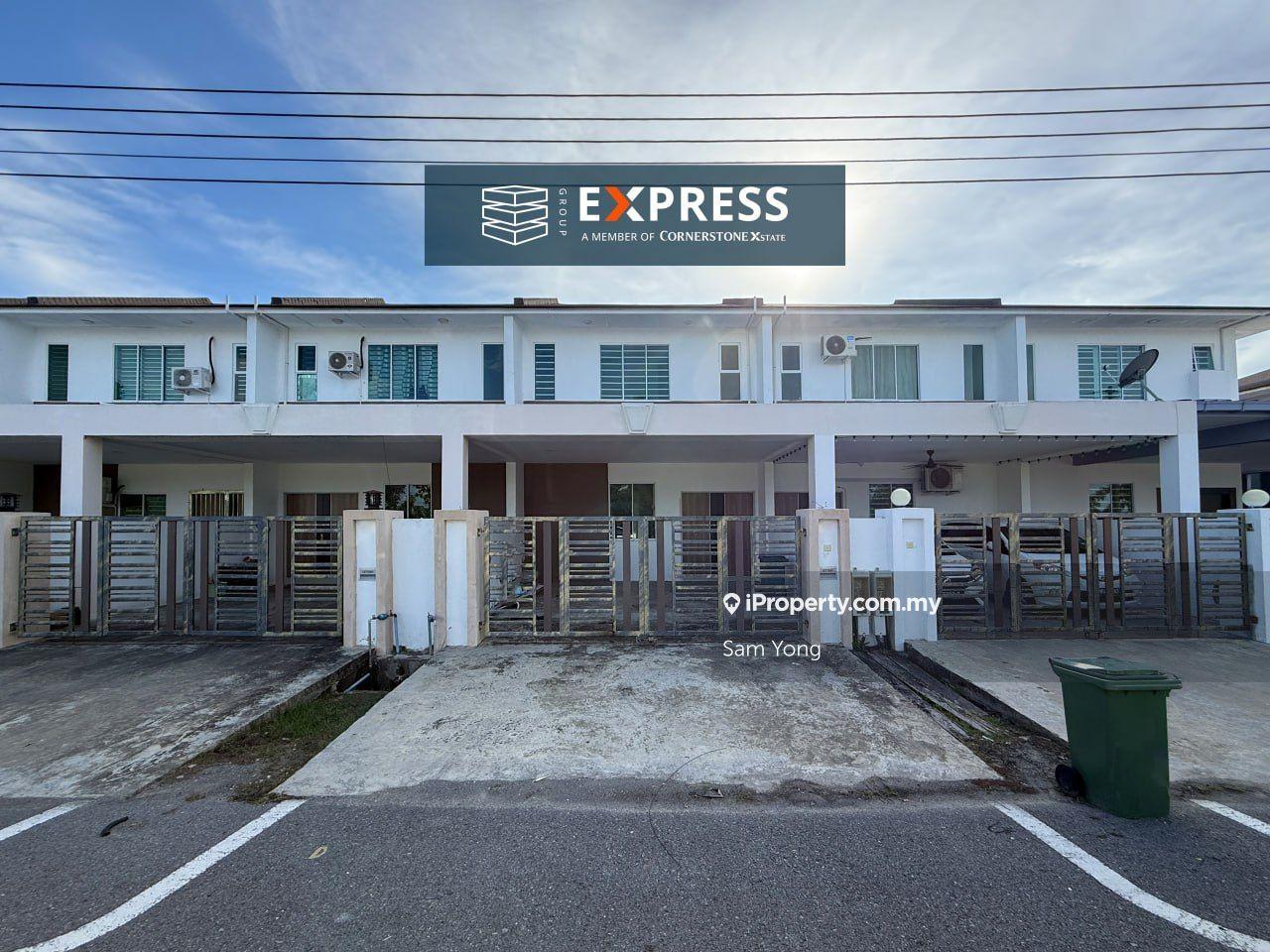 Double Storey Terrace Inter House at Lakeshore Villa, Senadin