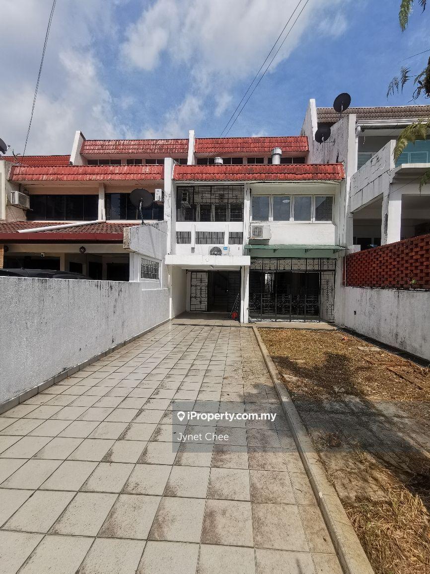 Taman Desa Long Driveway 