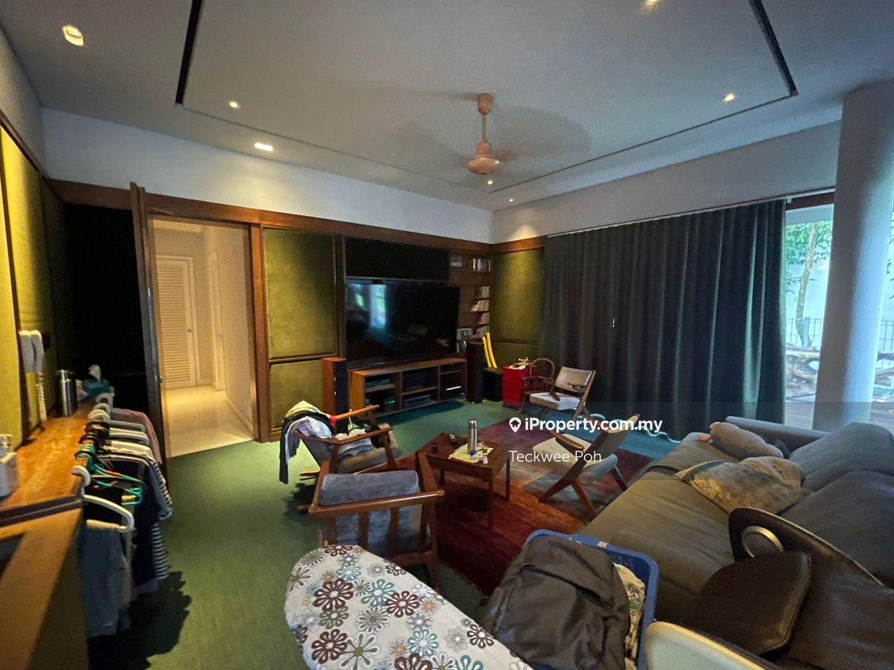 Fully renovated endlot for sale