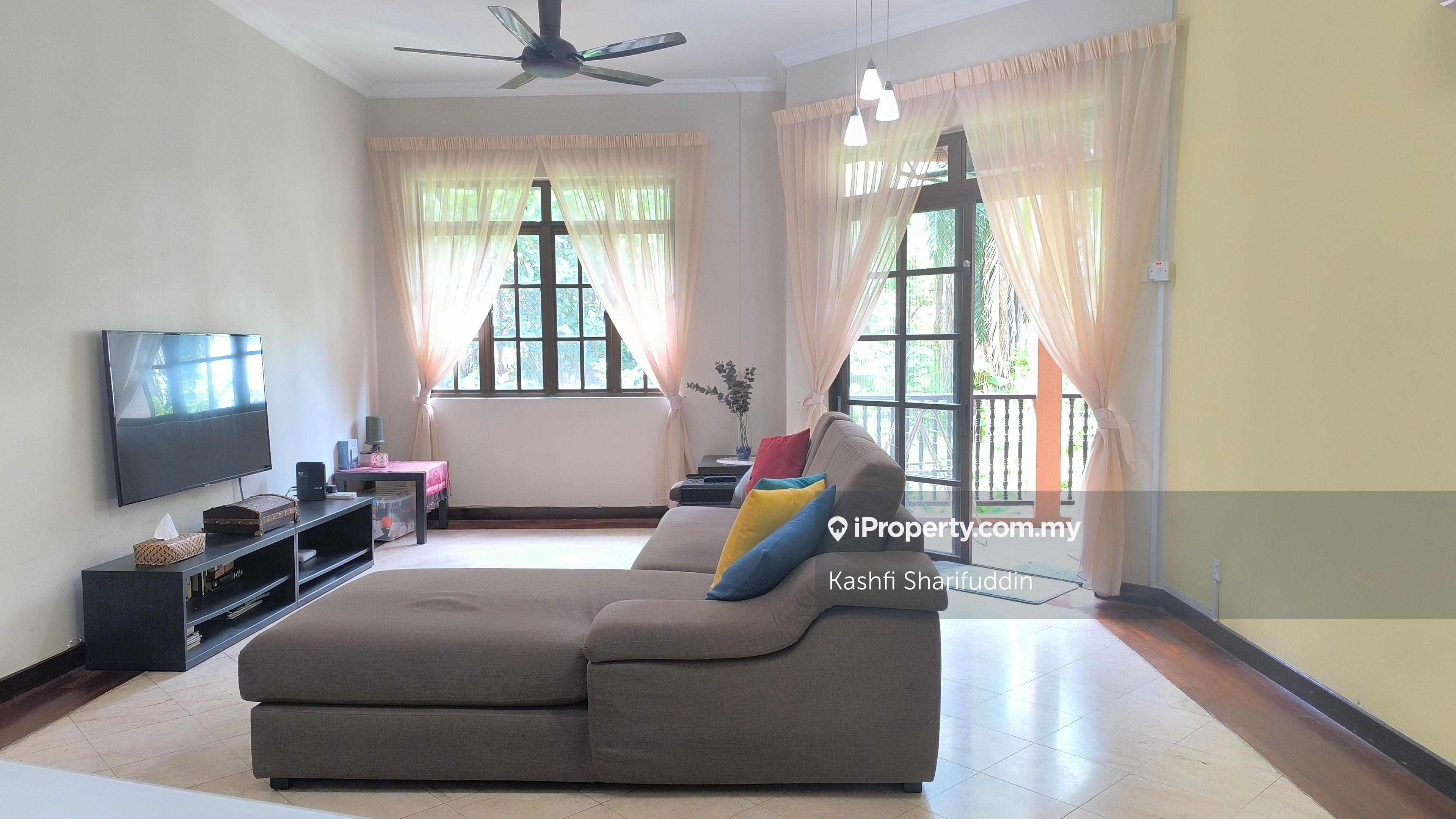 Kampung Warisan. 3 bedrooms. Very well Maintained. Walk to LRT