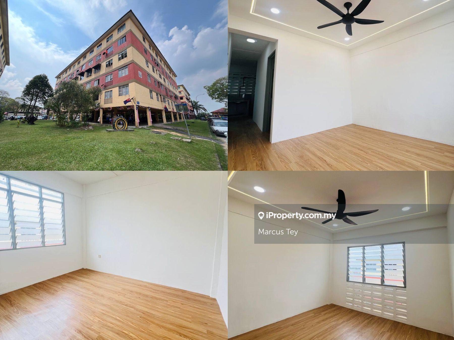 Low Cost Flat/ New Renovated/ Temenggong Flat Bandar Indahpura Kulai