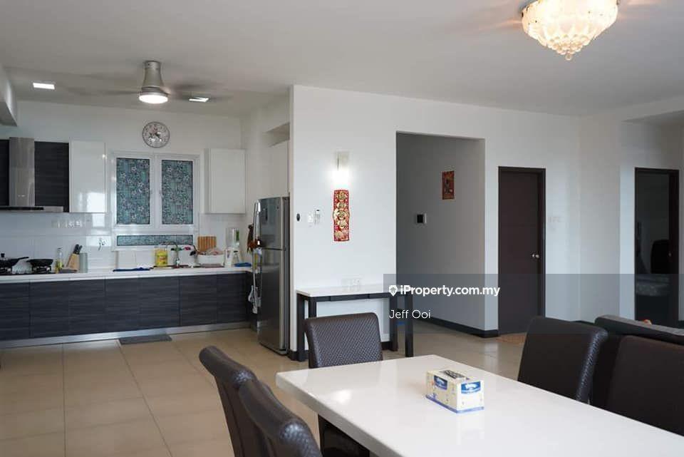 Pearl regency e-gate 1651sf renovated rare worth