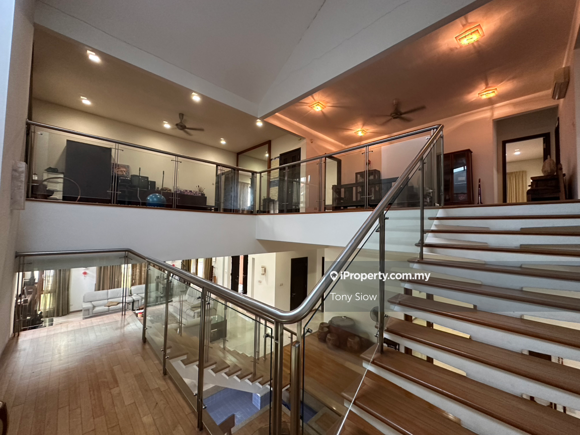 Spacious Build Up & 10ksqft land 2 storey Bungalow for sale