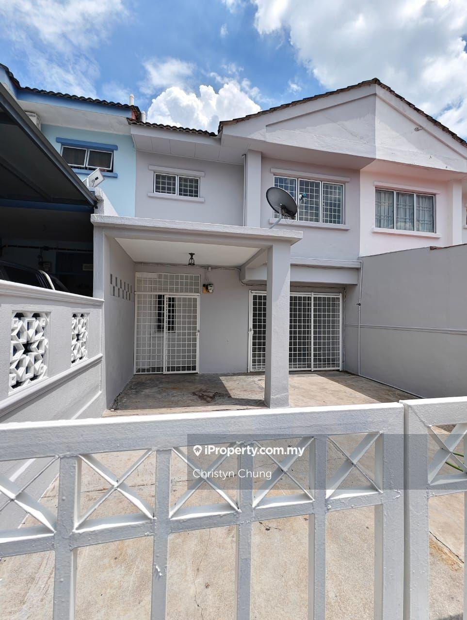 Bandar Tasik Kesuma, Semenyih, 2 storey 4 room 3 bath, newly painted