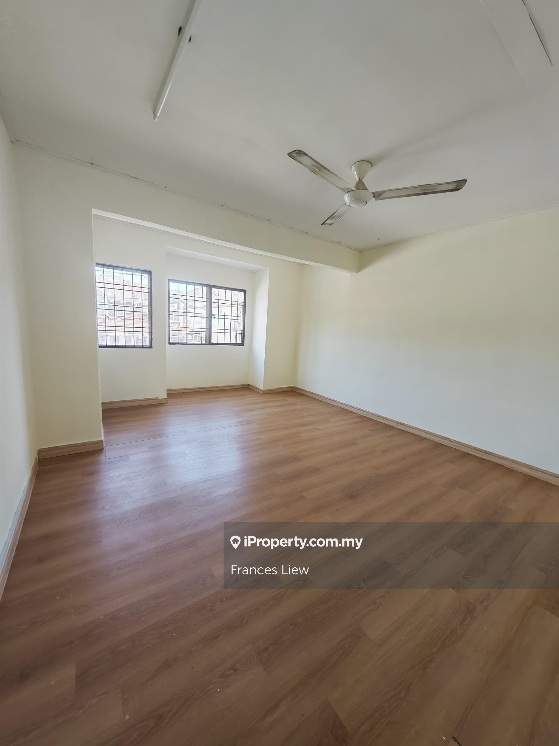 Limited Double Storey -Near Pavilion Bukit Jalil , Seri Kembangan 