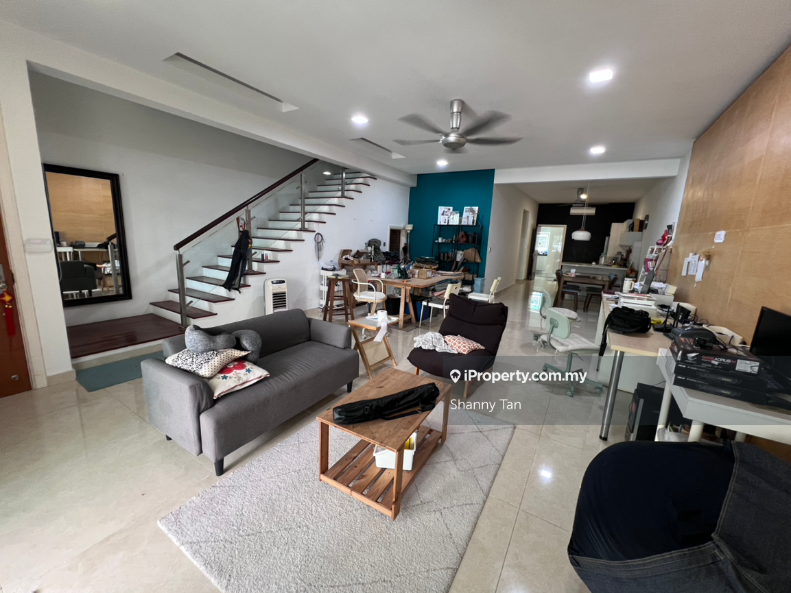 Terrace house for Sale