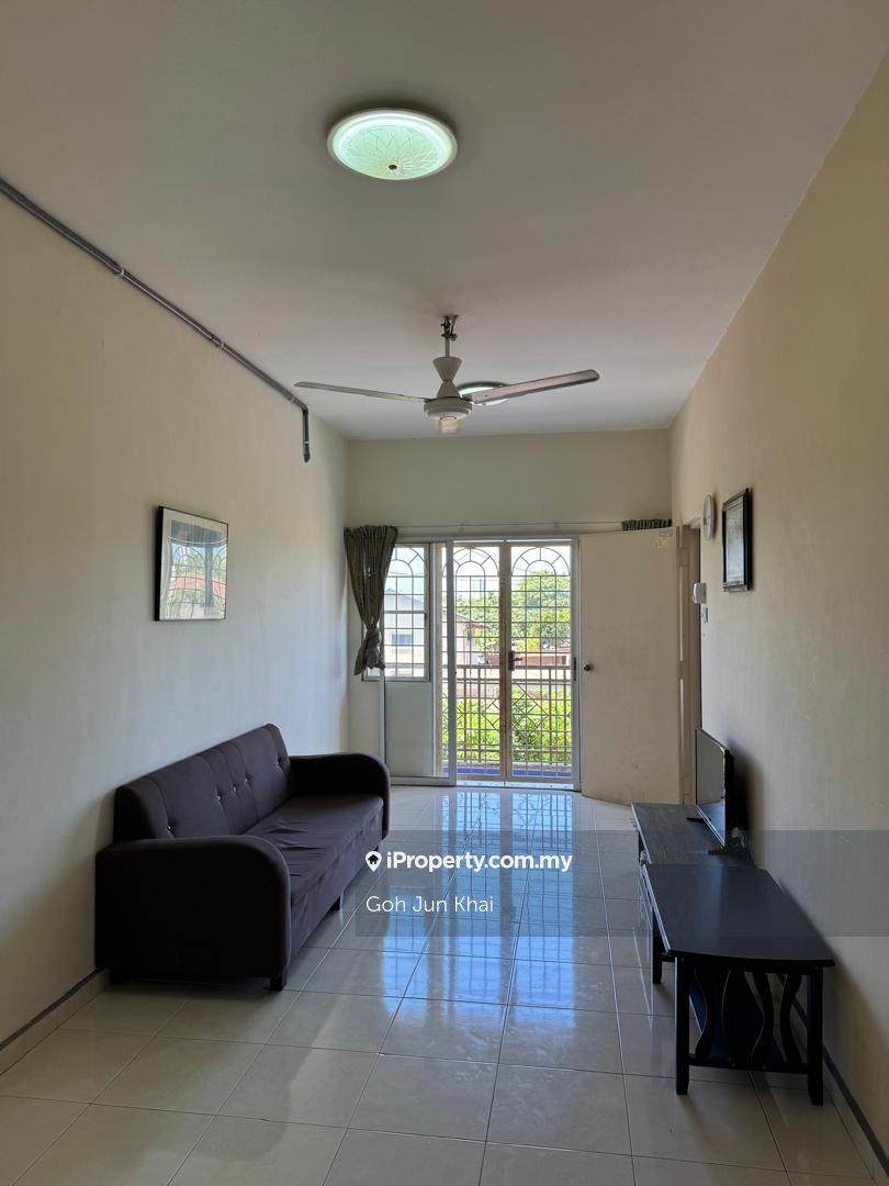 Fully Furnished 3 Bedrooms Type @ Golden Shower Condominium / Klebang