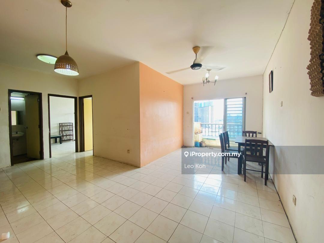 Vista Pinggiran Apartment For Sale 2 Car Park Strata Title Ready, Reno