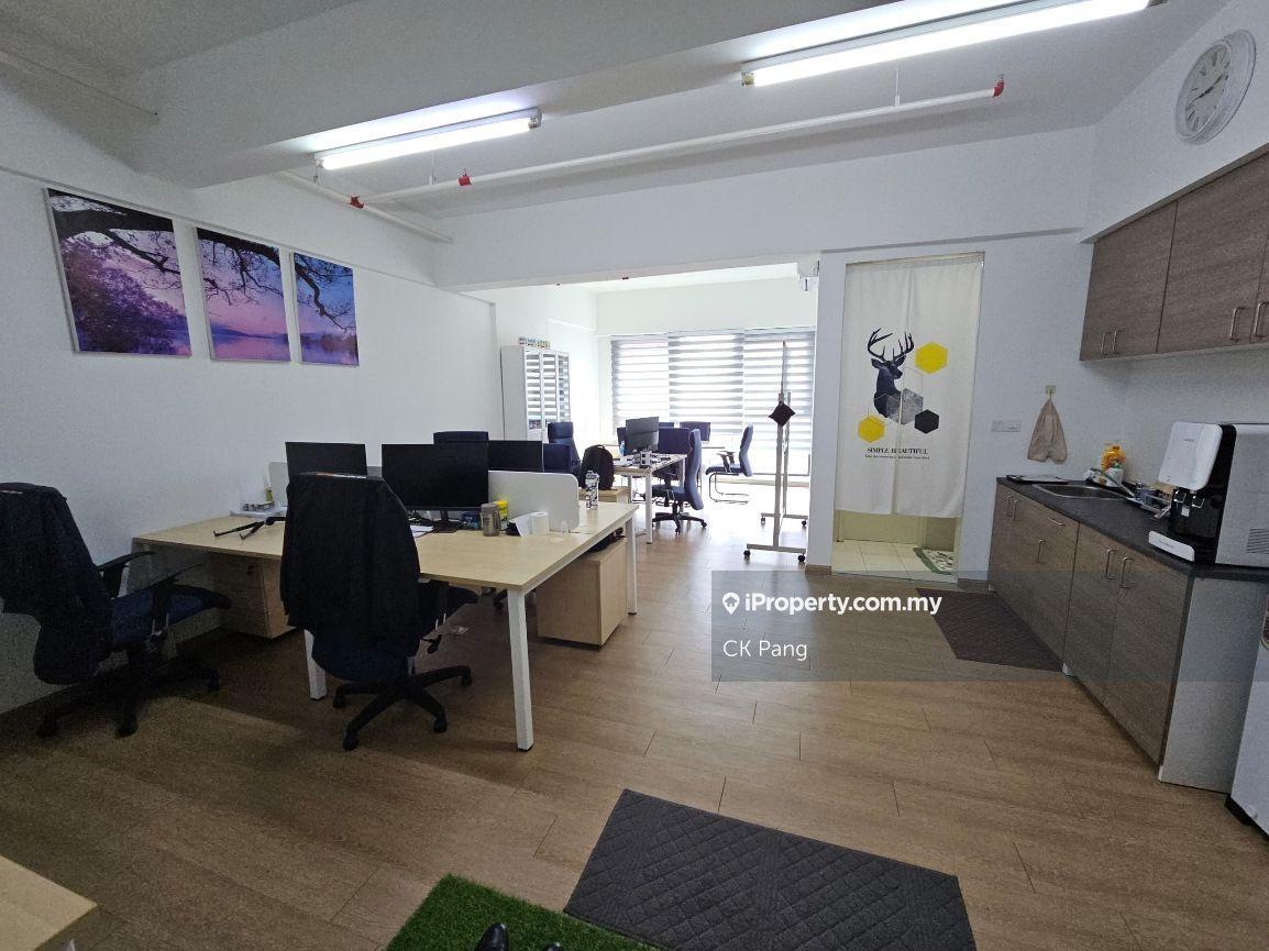 Sunway Geo office suite v vinyl floor, pantry cabinet, lightings 