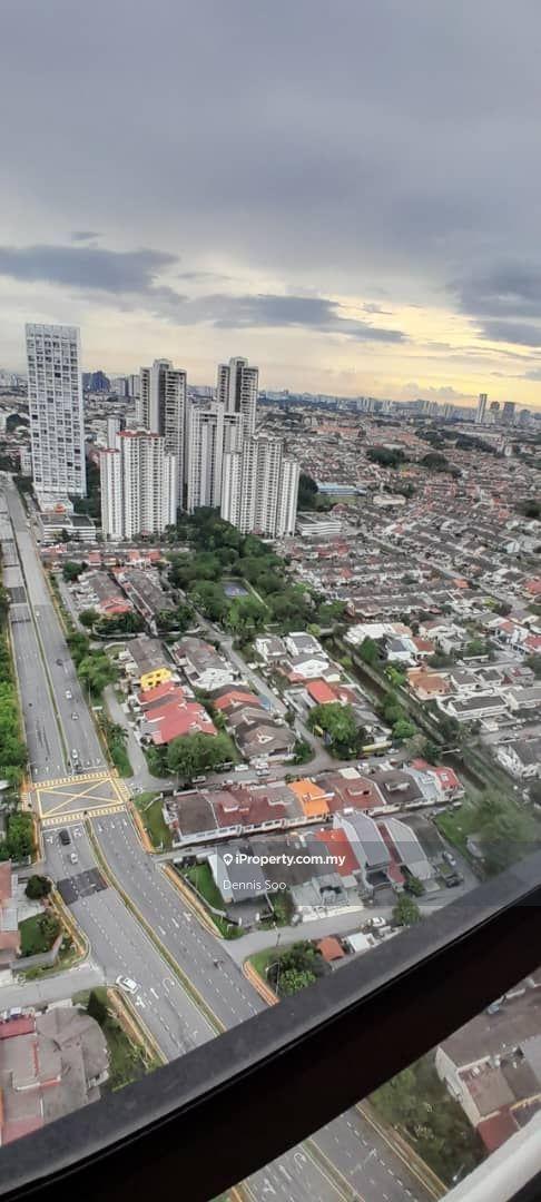 South facing with unobstructed great view of PJ-Damansara