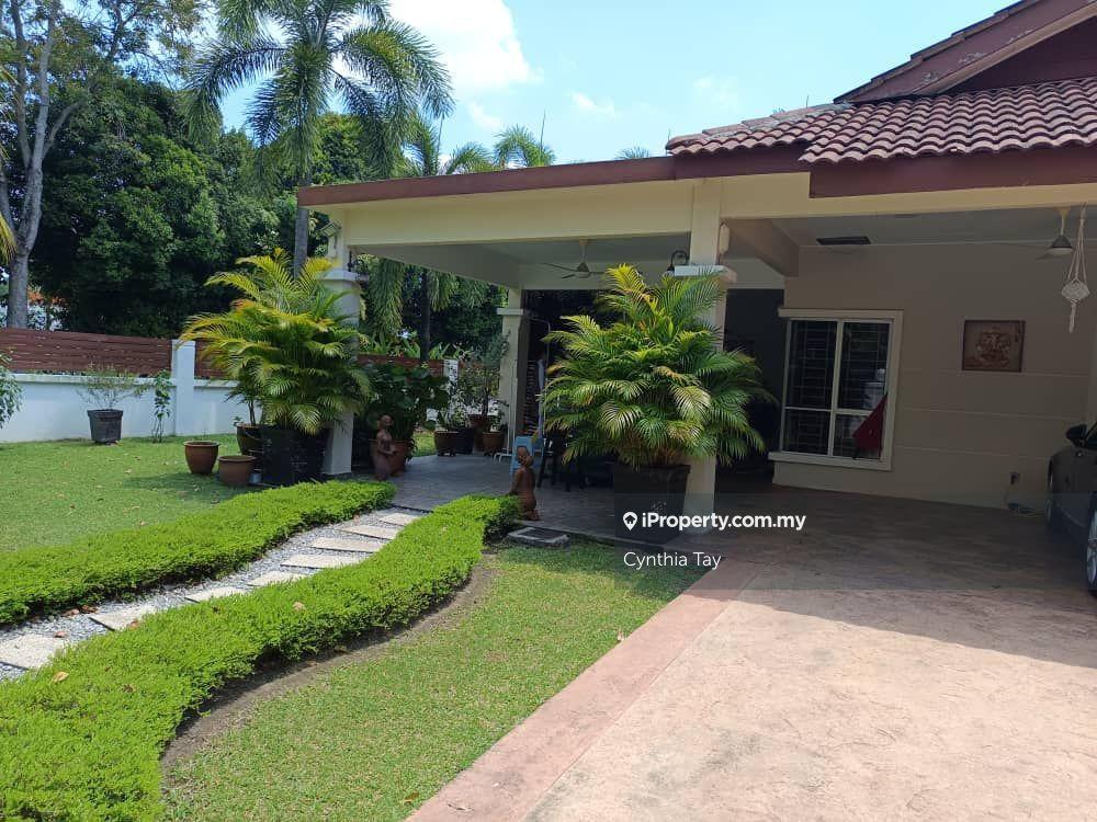 Single storey semidetached corner in gated guarded in Seremban 2