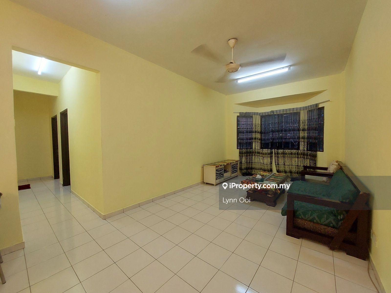 Mewah Court Apartment with Lift Near Bukit Cheras