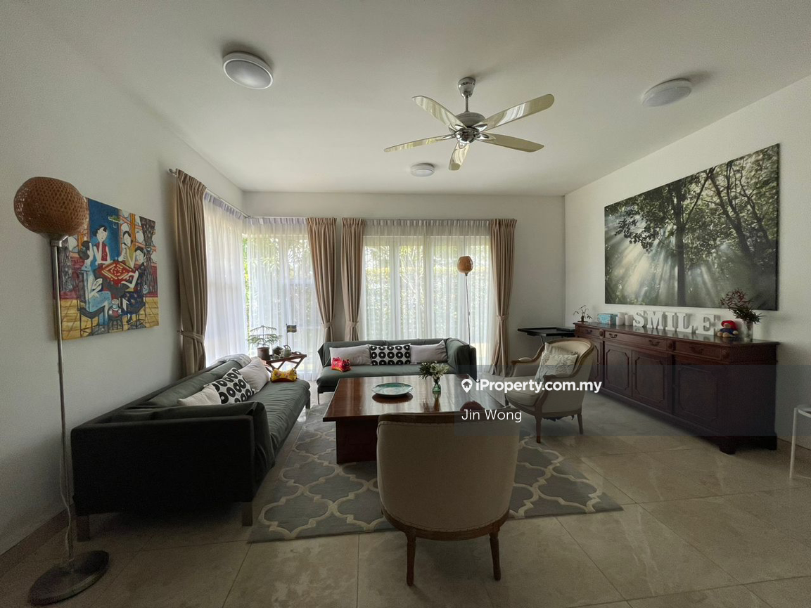 East ledang corner bungalow partial furnished for rent