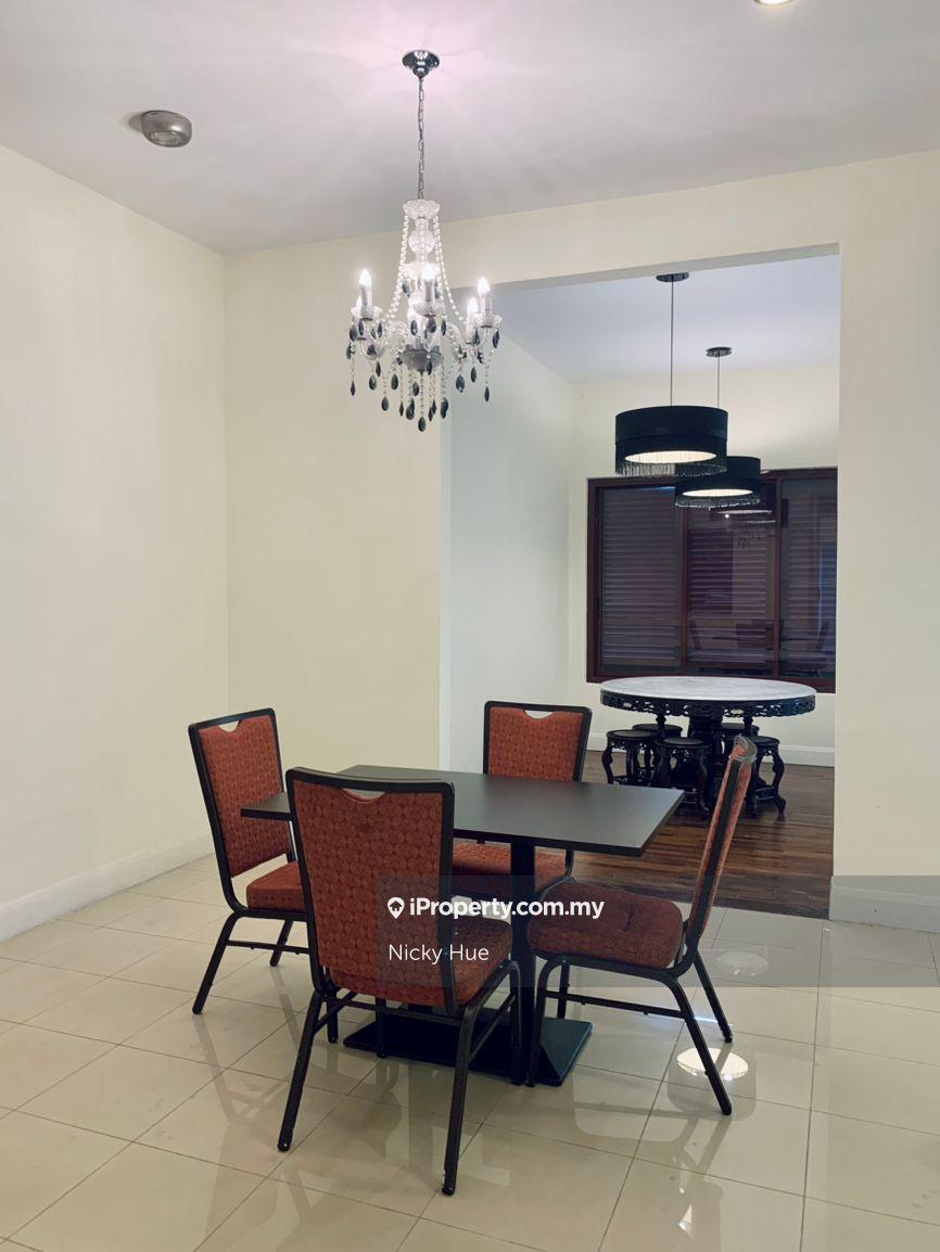 Unit for sale @ Surian Condominium, Mutiara Damansara, PJ, Selangor. 