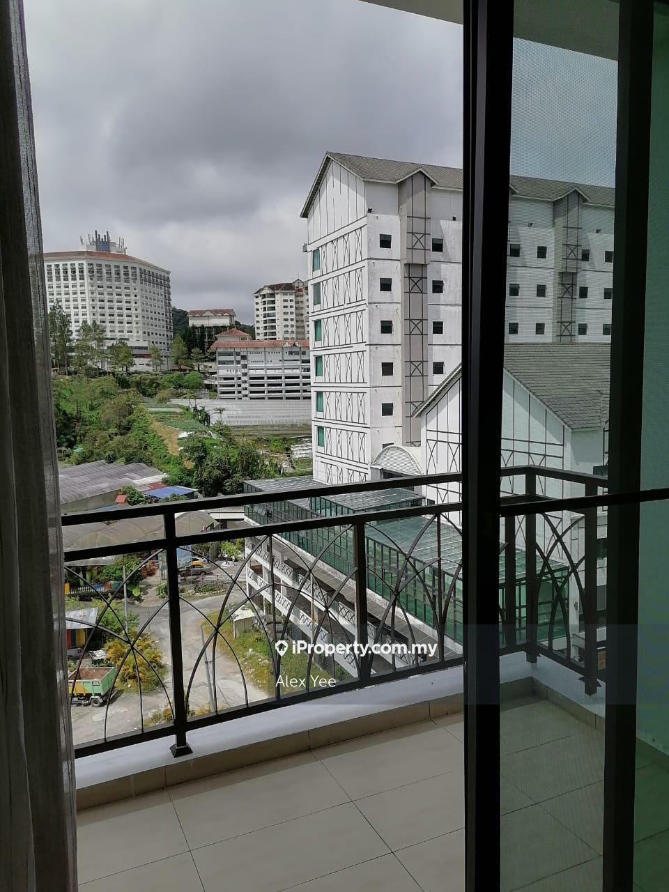 Fully furnished corner unit at Cameron