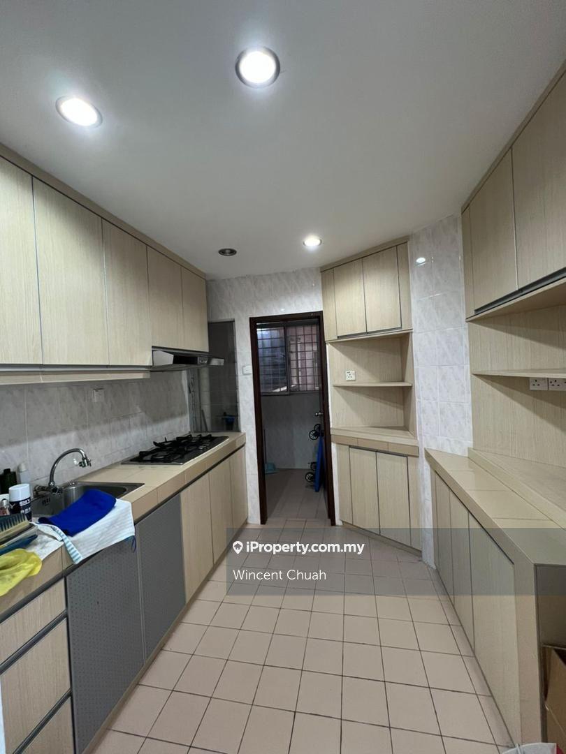 Nice Well kep unit with 2 parking