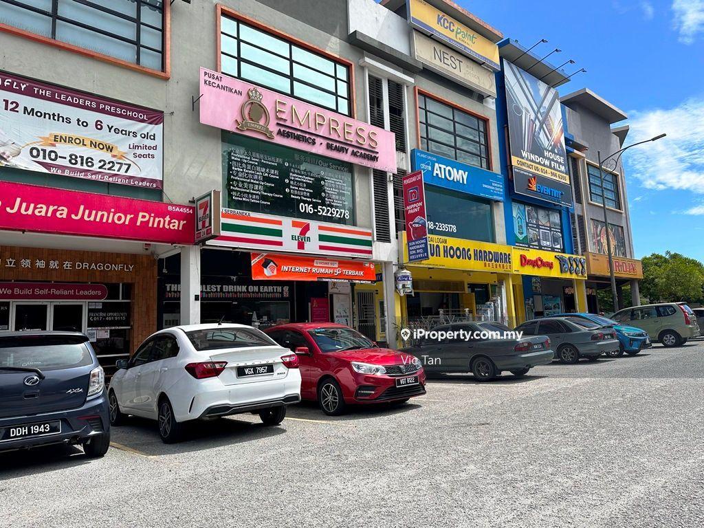 Vista Valley 3 Storey Freehold Shoplot For Sale !