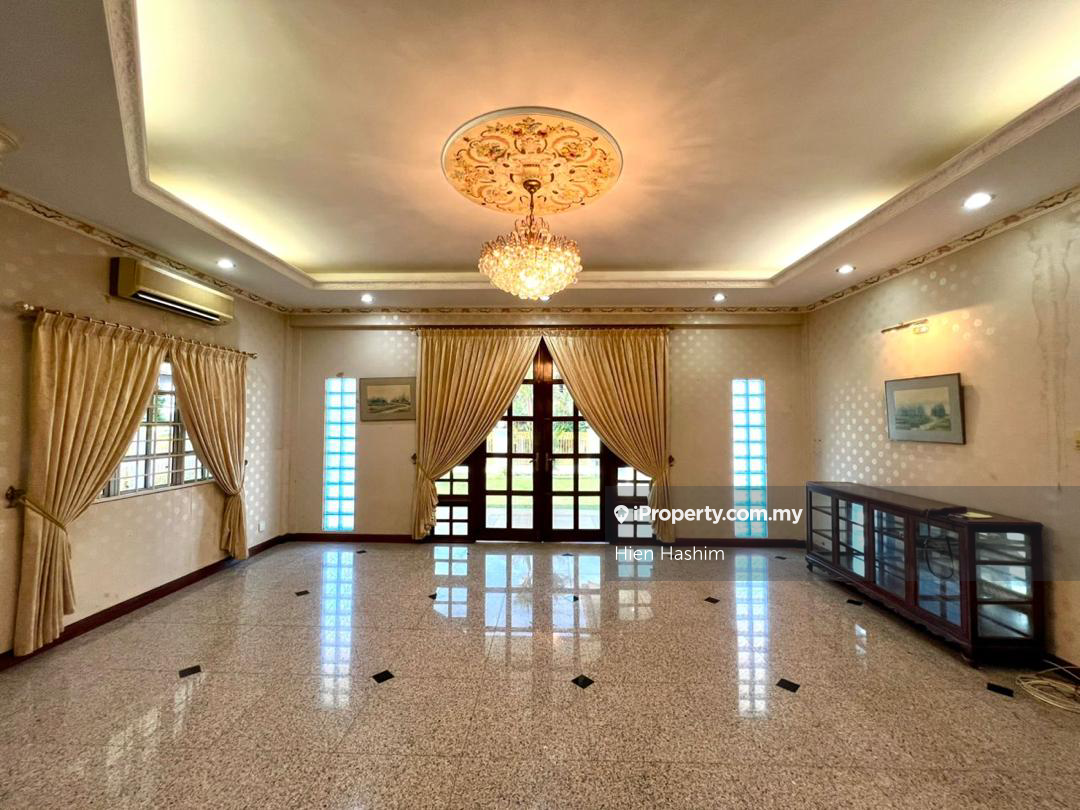 Renovated Pristine Condition Bungalow 